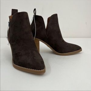 Universal thread ankle booties